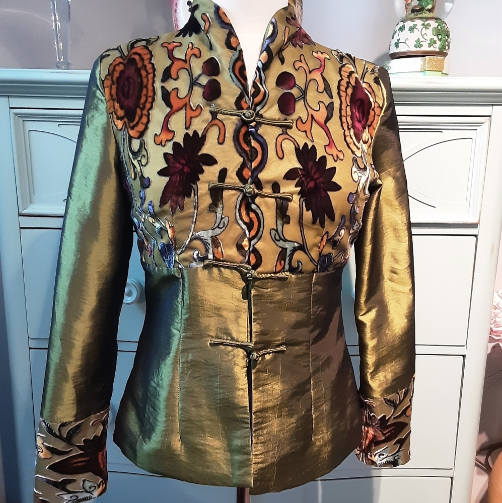 Elegant Floral Embroidered Utility Jacket